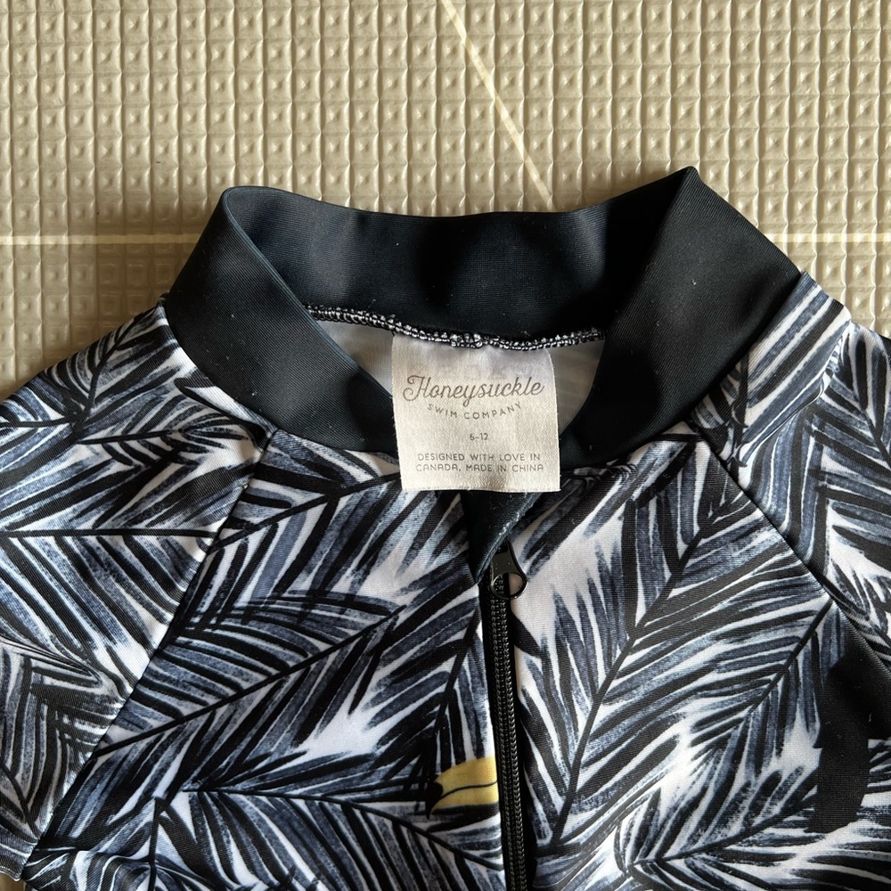 Honeysuckle Co rash guard swimsuit 6-12 months - Picture 5 of 5